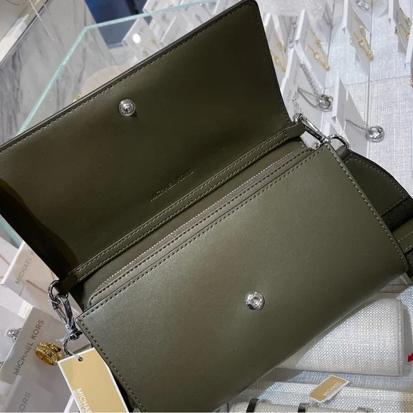 MICHAEL KORS Jet Set Large Ombré Signature Logo Crossbody Bag
Olive Multi 
NWT - Picture 14 of 16